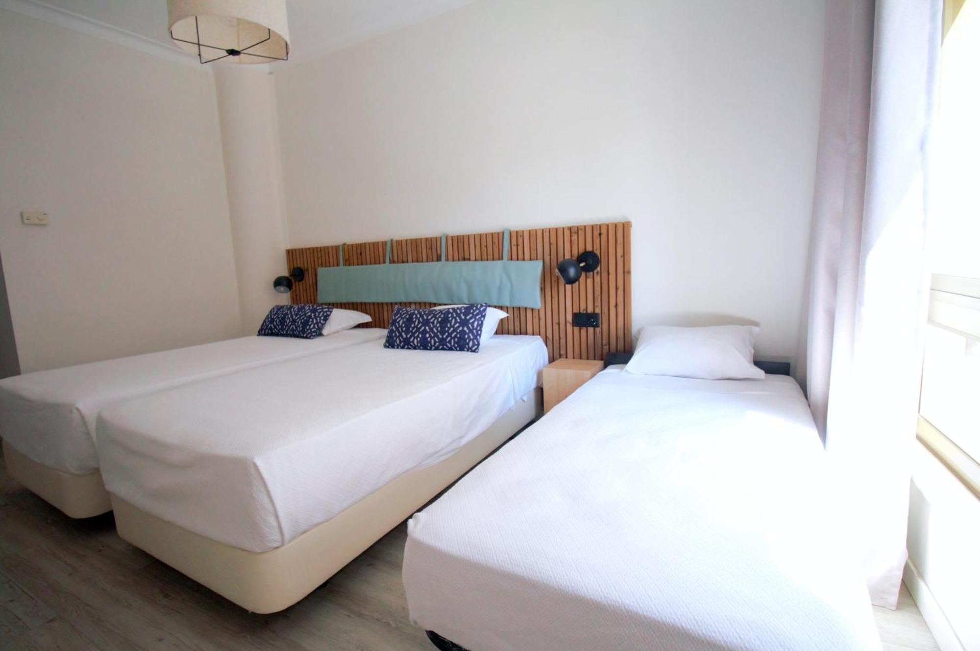 Wot Costa Da Caparica Hotell Exteriör bild